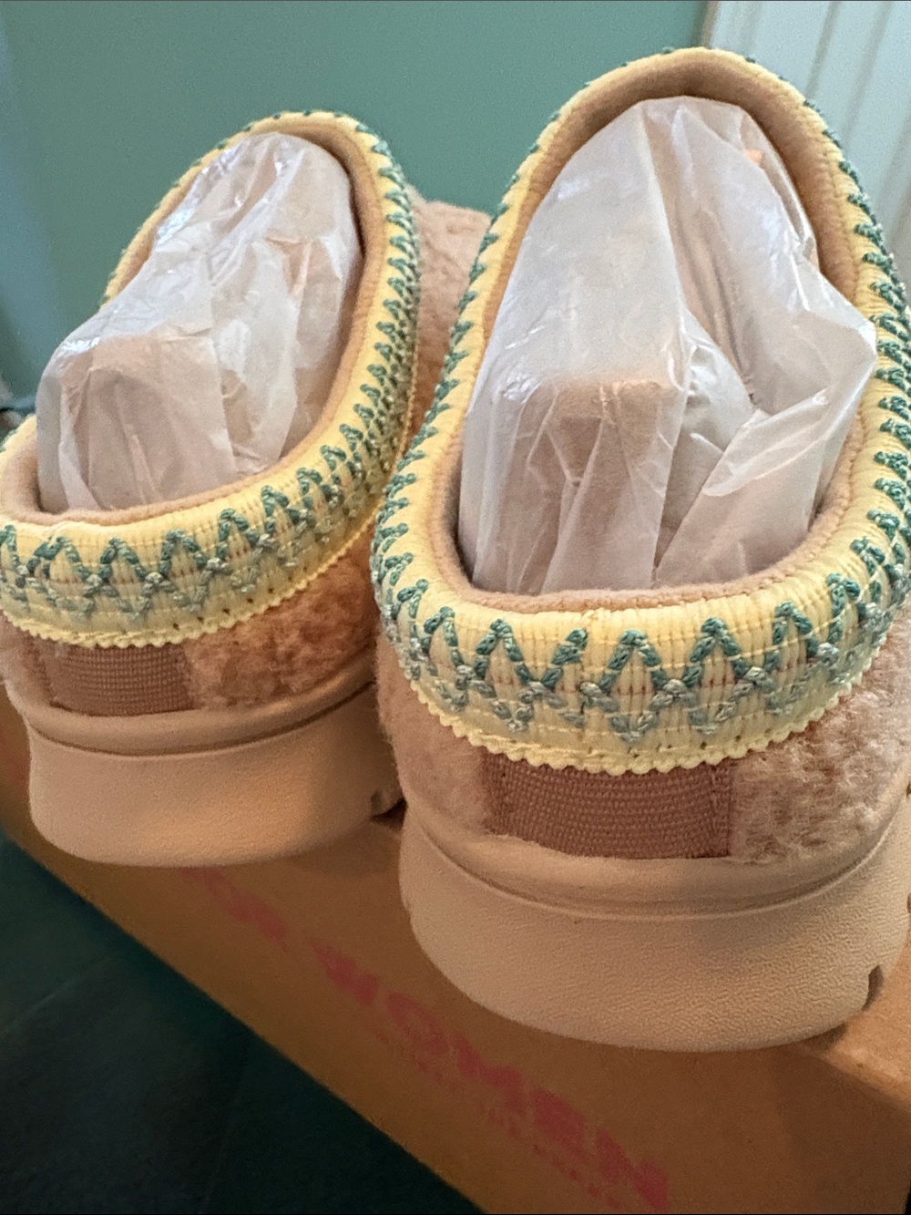 New Ryka Cozy Clog in Beige Faux-Shearling 6 1/2 W - Picture 2 of 4